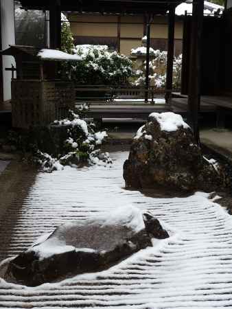 雪被りの石庭 （銀閣寺）