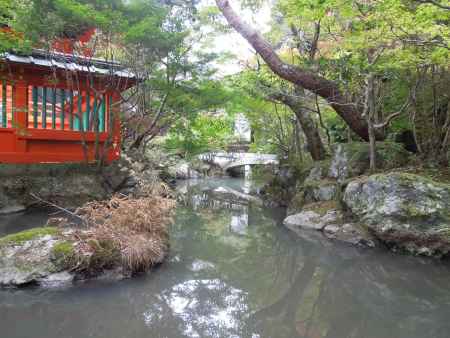 毘沙門堂の池