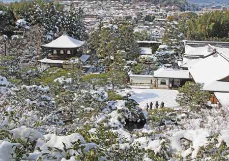 雪の銀閣寺