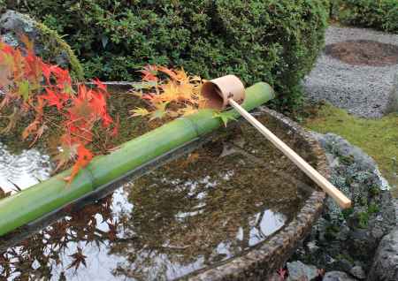 手水鉢の水琴窟