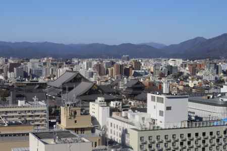 東本願寺もみおろす