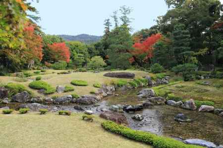 流れを配した庭園