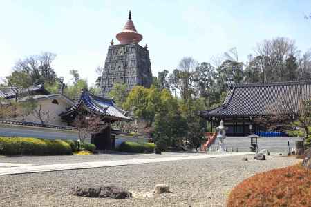 妙満寺　仏舎利塔