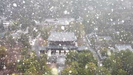 雪降る南禅寺三門