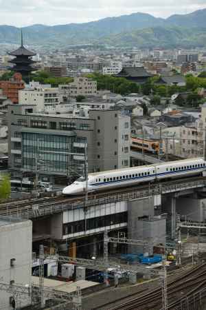 五重塔　新幹線