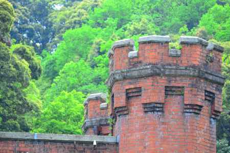 蹴上浄水場第１高区配水池の赤煉瓦の建物