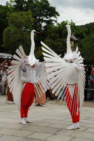 祇園祭創始1150年　鷺舞　羽開く