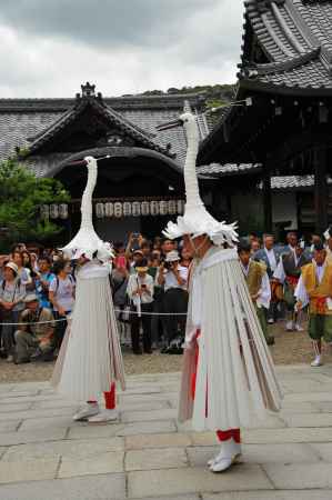 祇園祭創始1150年　鷺舞　羽閉じる