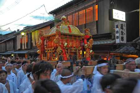 祇園祭2019　神幸祭　新橋通りを練り歩く