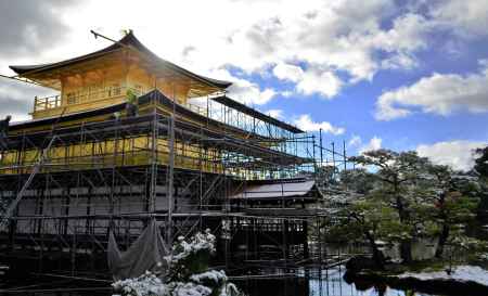 屋根葺き替え工事中