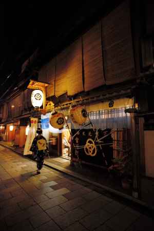 八坂神社清々講社さんと舞妓さん