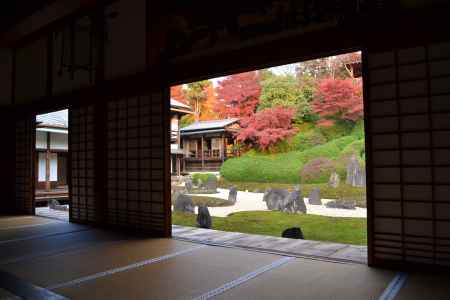 光明院 本堂より 紅葉と庭園