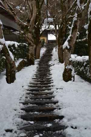 寂光院　雪の参道