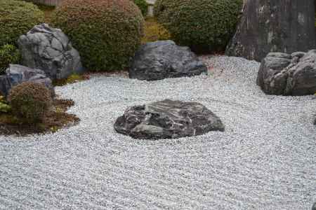 興臨院　庭園の石