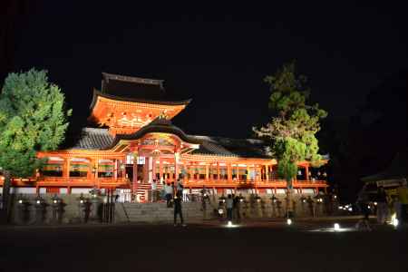 石清水八幡宮　ライトアップされた本堂２