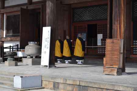 東寺　食堂でのお勤め