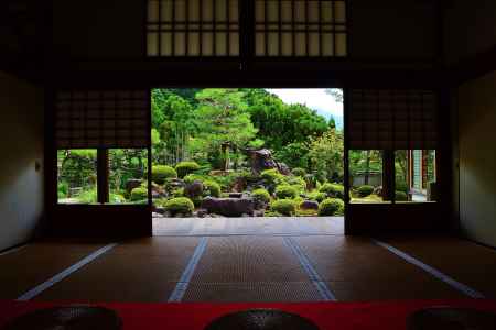 雪の庭を望む　妙満寺