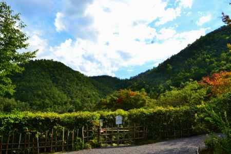 鷹峯三山