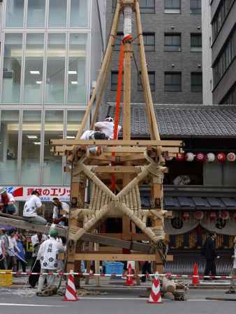 祇園祭　鉾建て