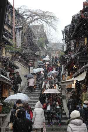 産寧坂 元旦の雪