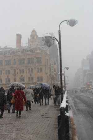 吹雪の四条大橋