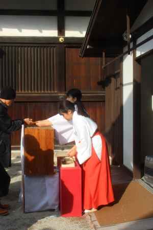 下鴨神社の巫女