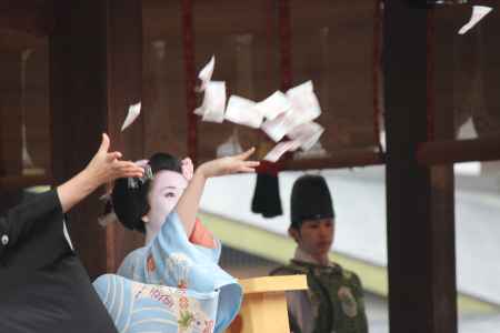 八坂神社節分祭 飛ぶ福豆