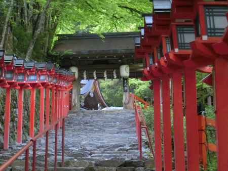 貴船神社の門