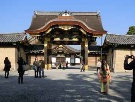 二条城 青空の下の唐門