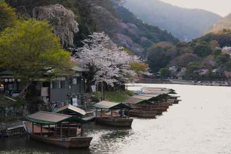 嵐山公園　大堰川と舟