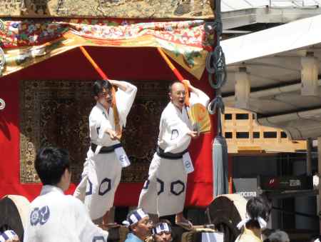 北観音山の先導役