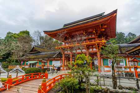 上賀茂神社の楼門と玉橋