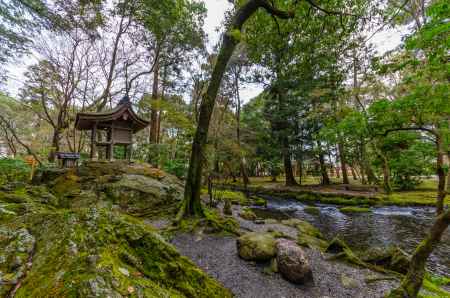 上賀茂神社の御手洗川と岩木社