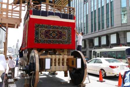 祇園祭　山鉾建てと見送り