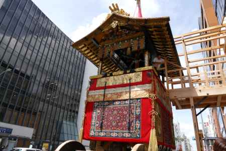 祇園祭　山鉾建て函谷鉾