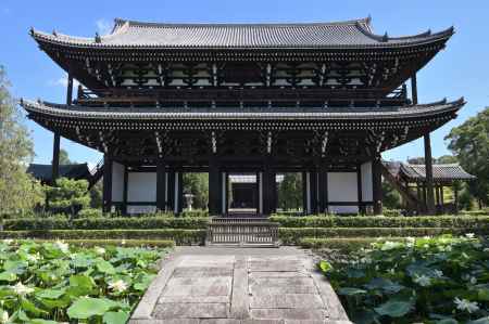 夏の東福寺・三門