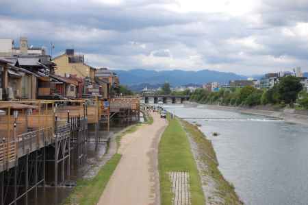 鴨川の川床風景