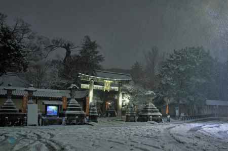 吹雪く東門