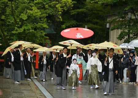 祇園祭　お千度の儀　青葉雨