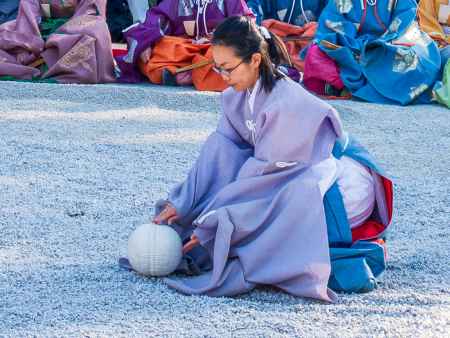 下鴨神社「蹴鞠はじめ」～鞠を置く鞠人～　