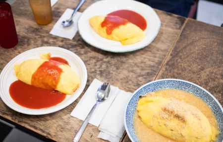 「おむらはうす 出町柳店」の店内