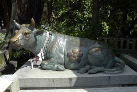 長岡天満宮の牛の銅像