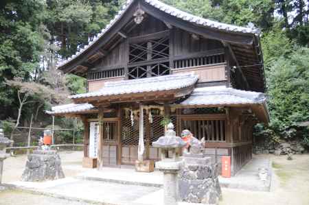 走田神社　拝殿2
