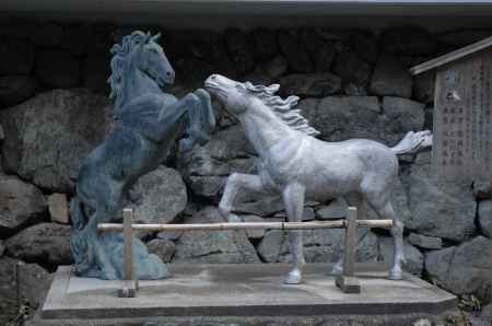貴船神社の神馬銅像