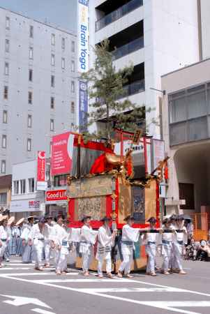 八幡山　山鉾巡行