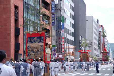 山鉾巡行　北観音山、役行者山,八幡山