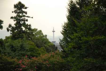 智積院からみえる京都タワー