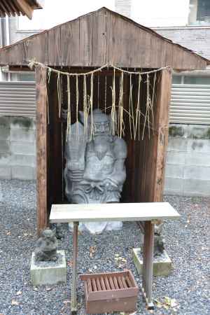 若宮八幡宮 陶器の鍾馗さん①