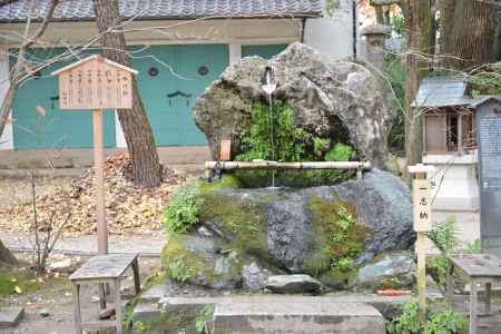 藤森神社 不二の水