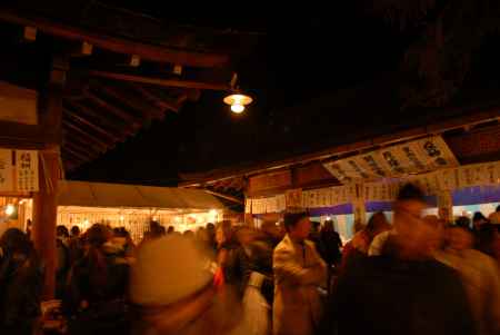 節分大祭で賑わう吉田神社の境内